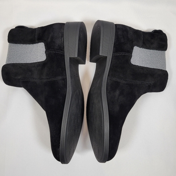 Vionic Alana Ankle Boots Women's 6.5 Black Suede Comfort Pull On Booties *Read* - Picture 3 of 10